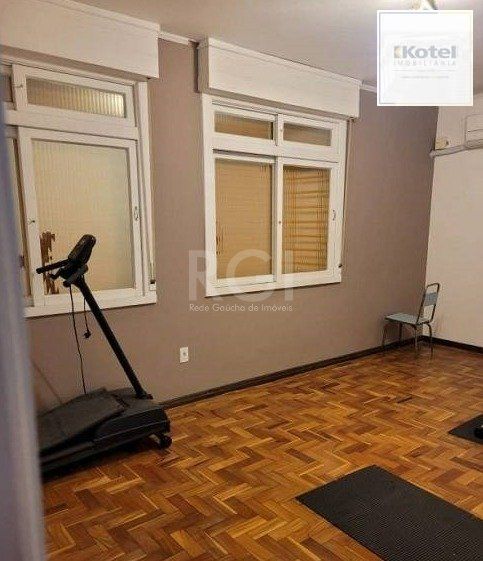 Casa Residencial ou comercial. Com 205 m²  de área útil, 3 dormitórios — foto 4