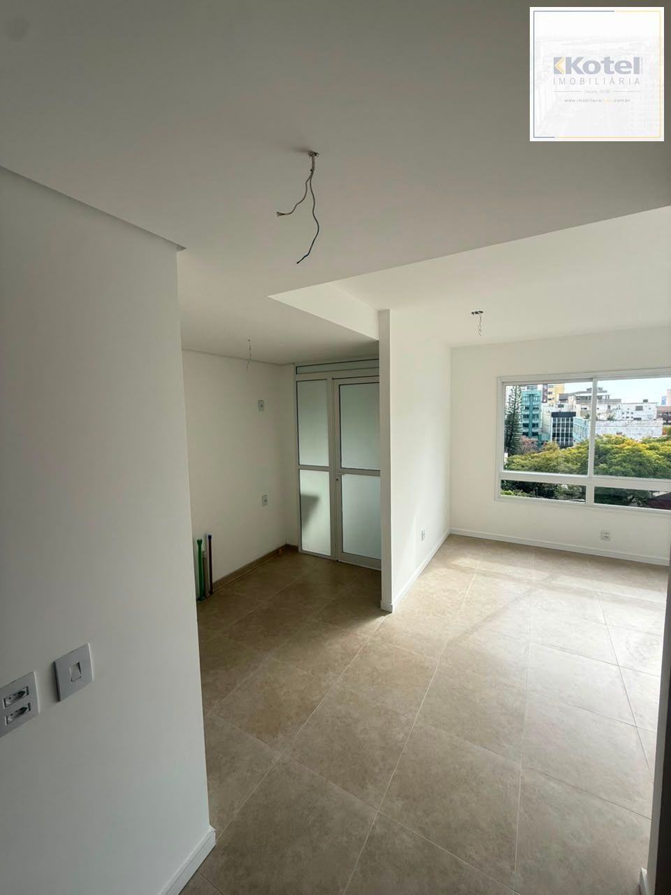 Apartamento para Venda - 69.96m², 2 dormitórios, sendo 2 suites, 1 vaga - Moinhos de Vento — foto 2