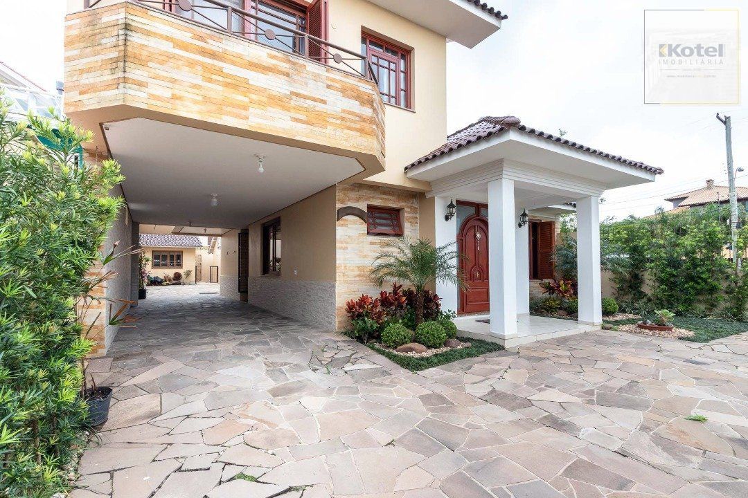 Casa para Venda - 293.76m², 3 dormitórios, sendo 1 suites, 6 vagas - Guarujá