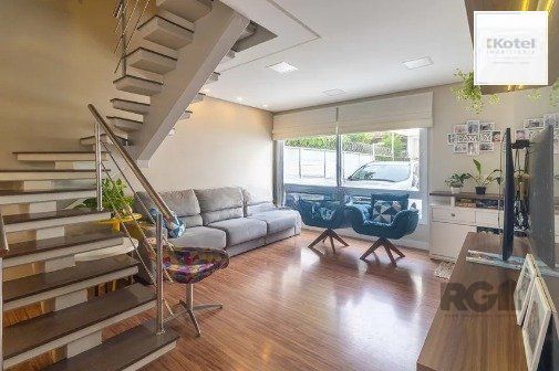 Casa impecável e mobiliada, com 3 niveis, possui 3 dormitórios sendo 1 suíte, 4 banheiros — foto 3