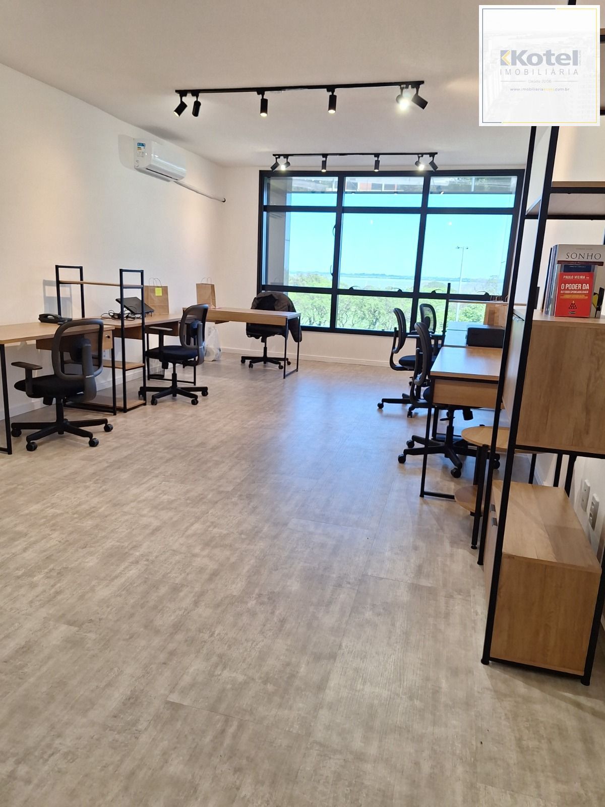 Sala Comercial mobiliada no Menino Deus