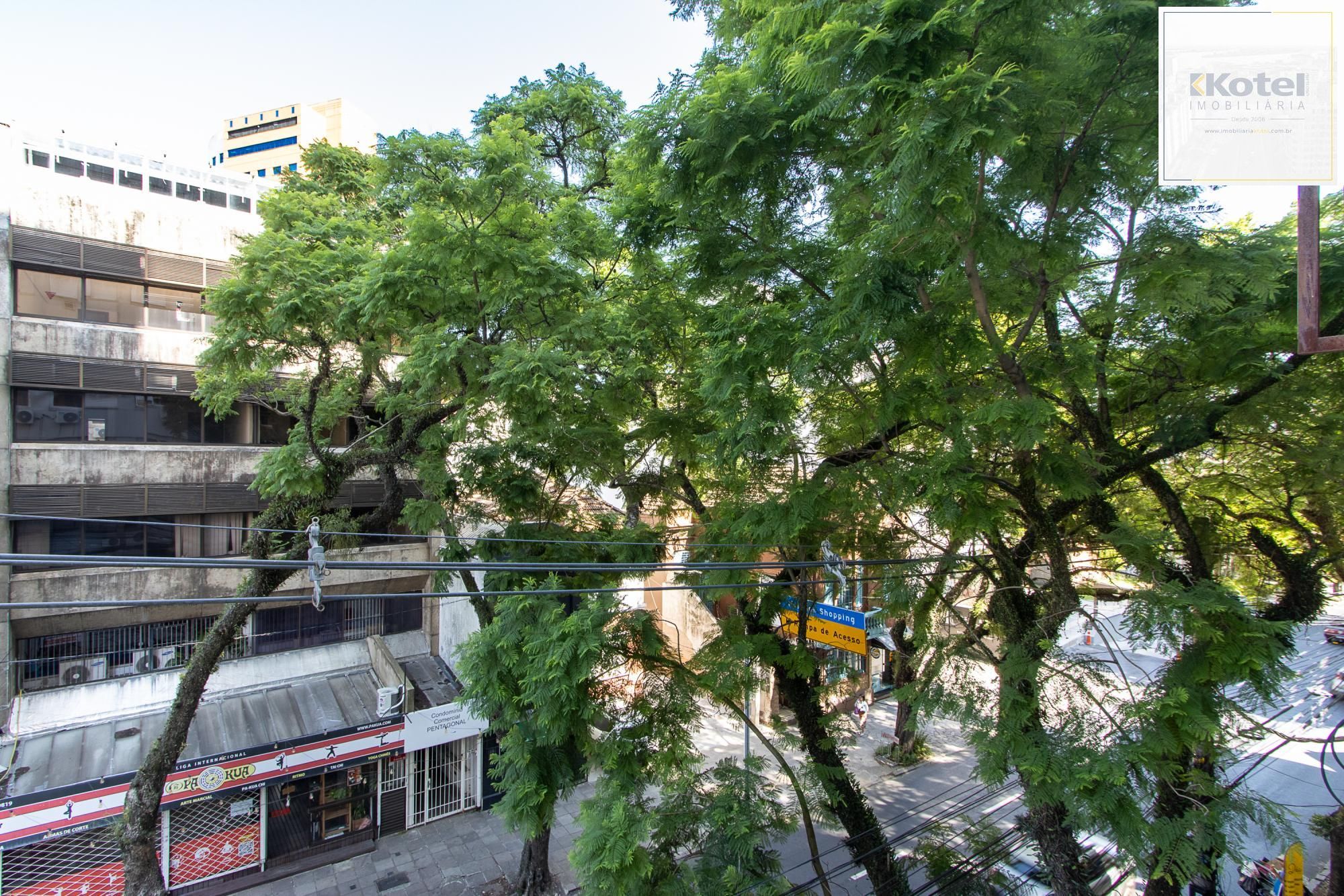 Apartamento à venda no bairro Moinhos de Vento, em Porto Alegre – RS. Com área privativa de 100.73m².