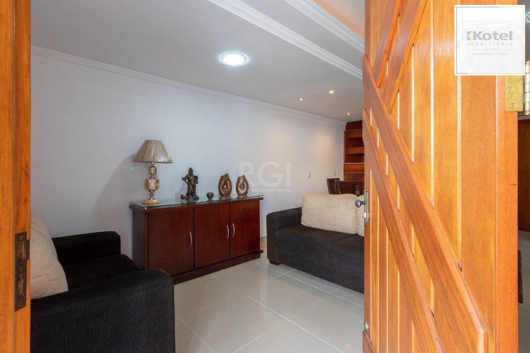 Casa para Venda - 247m², 3 dormitórios, sendo 1 suites, 4 vagas - Vila Nova