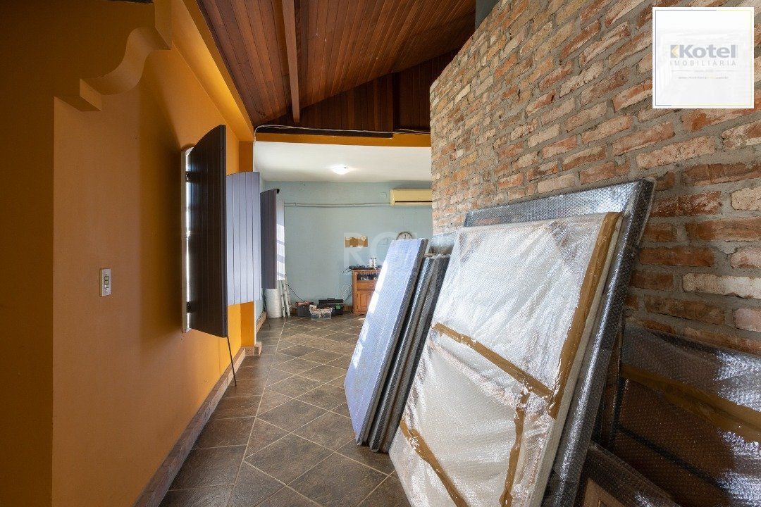 Casa para Venda - 244m², 3 dormitórios, sendo 1 suites, 2 vagas - Guarujá — foto 4