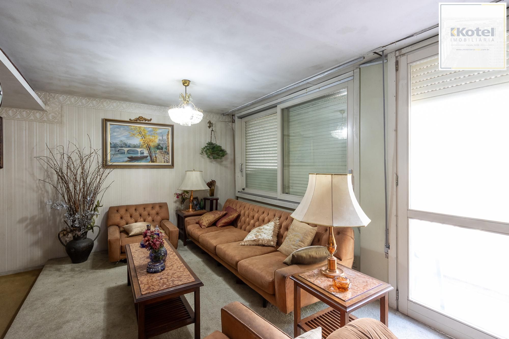 Apartamento frente à fundos, 3 dormitórios, 1 vaga escriturada - Centro Histórico