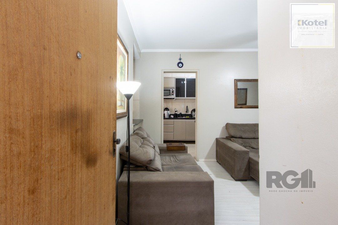 Apartamento com 70m² de área privativa, possui 3 dormitórios, sala para 2 ambientes, banheiro social, cozinha com móveis planejados e área de serviço. — foto 5