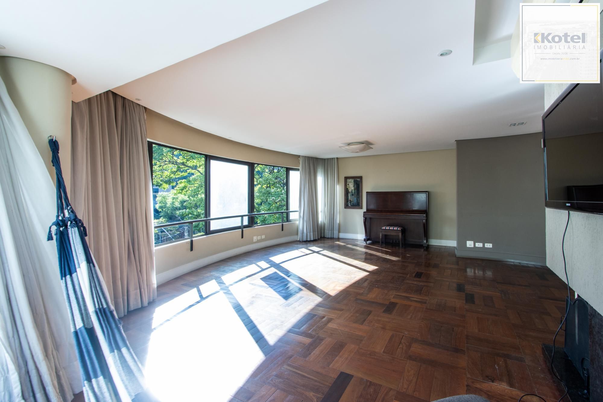 Apartamento amplo, com 2 suítes e 2 vagas cobertas- Bairro Bela Vista