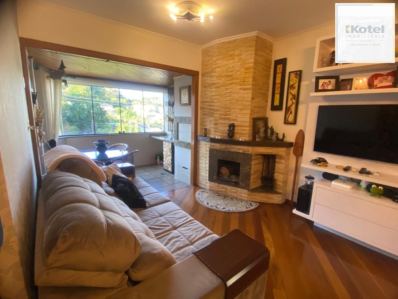 Excelente apartamento 3 dormitórios sendo 01 suíte, Sacada e com Òtima Posição Solar — foto 4