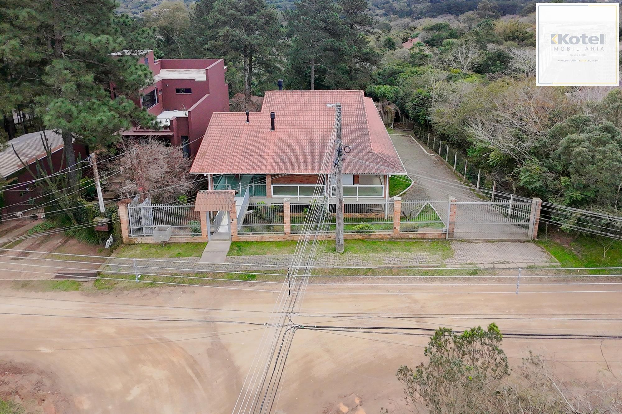 Casa de alvenaria, com 3 dormitórios, 1 suíte, living, cozinha, lavanderia, churrasqueira, banheiro social, pátio e 4 vagas de garagem. — foto 3