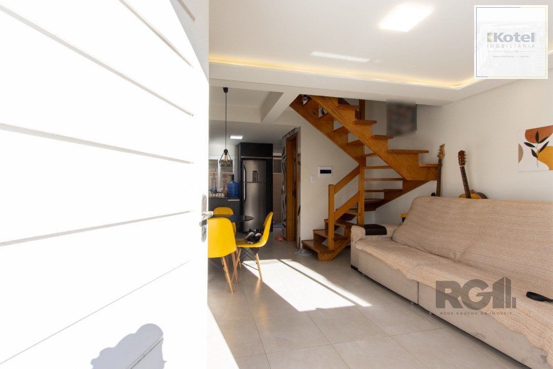 Casa em condomínio,  possui 2 dormitórios, sala para 2 ambientes e 1 vaga. — foto 2