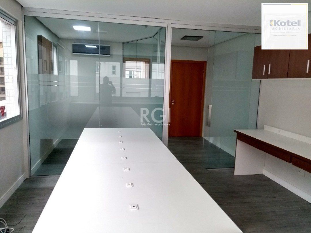 Conjunto/Sala para Venda - 39.83m², 0 dormitórios, 1 vaga - Petrópolis — foto 2