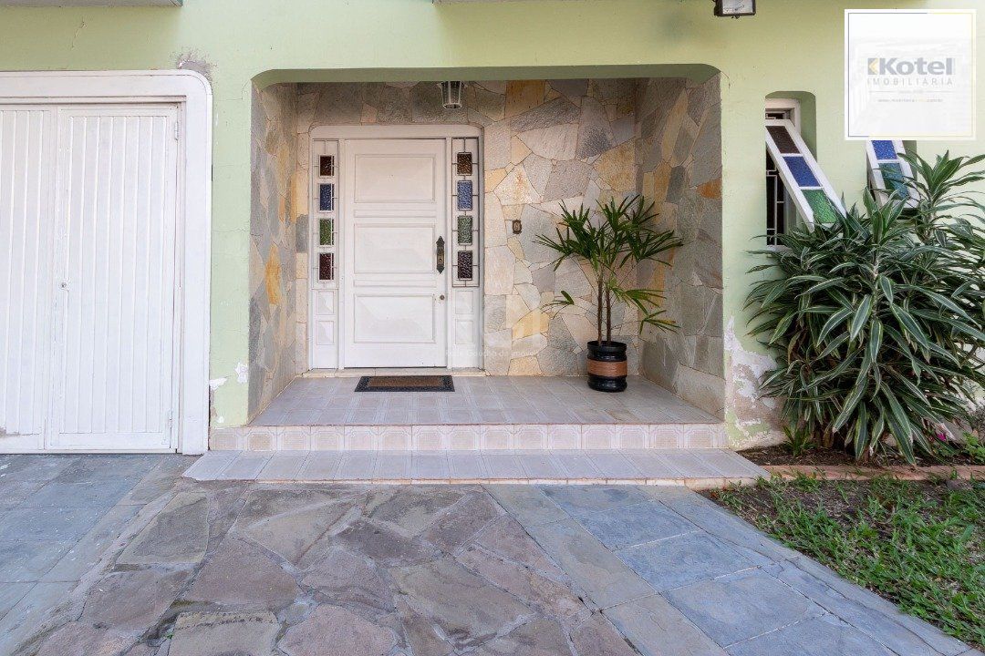 Casa para Venda - 280m², 3 dormitórios, sendo 1 suites, 2 vagas - Nonoai — foto 2