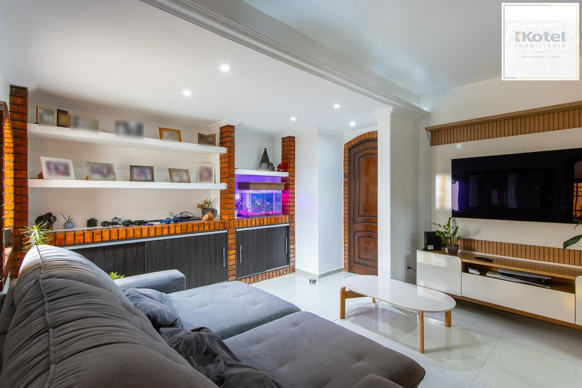 Casa de 4 dormitórios, 2 suítes, piscina, pátio e 2 vagas de garagem. — foto 4