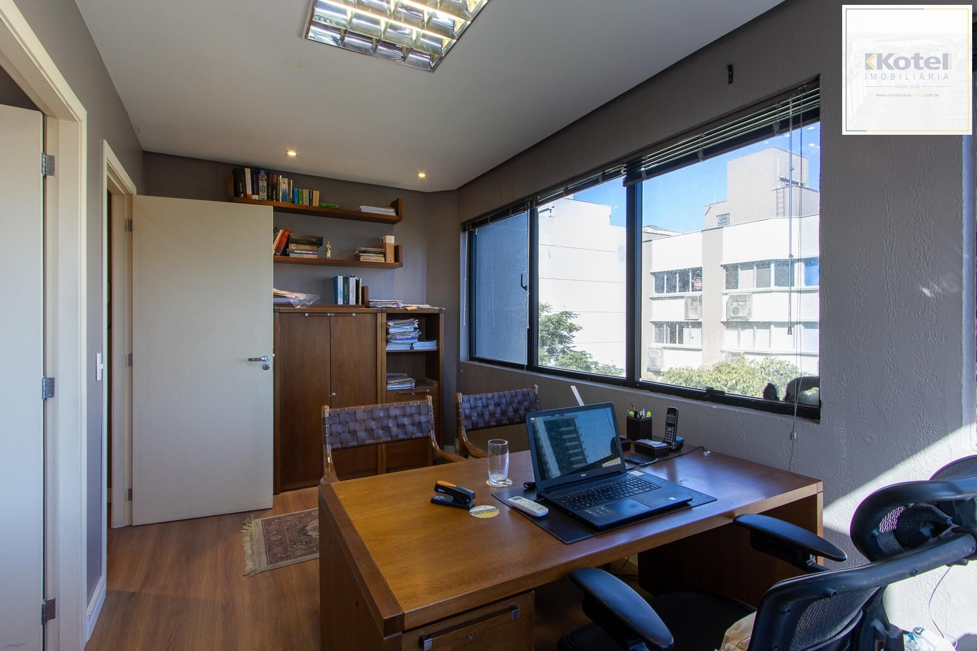 Sala Comercial Duplex à Venda no Bairro Petrópolis – Edifício João Abbott