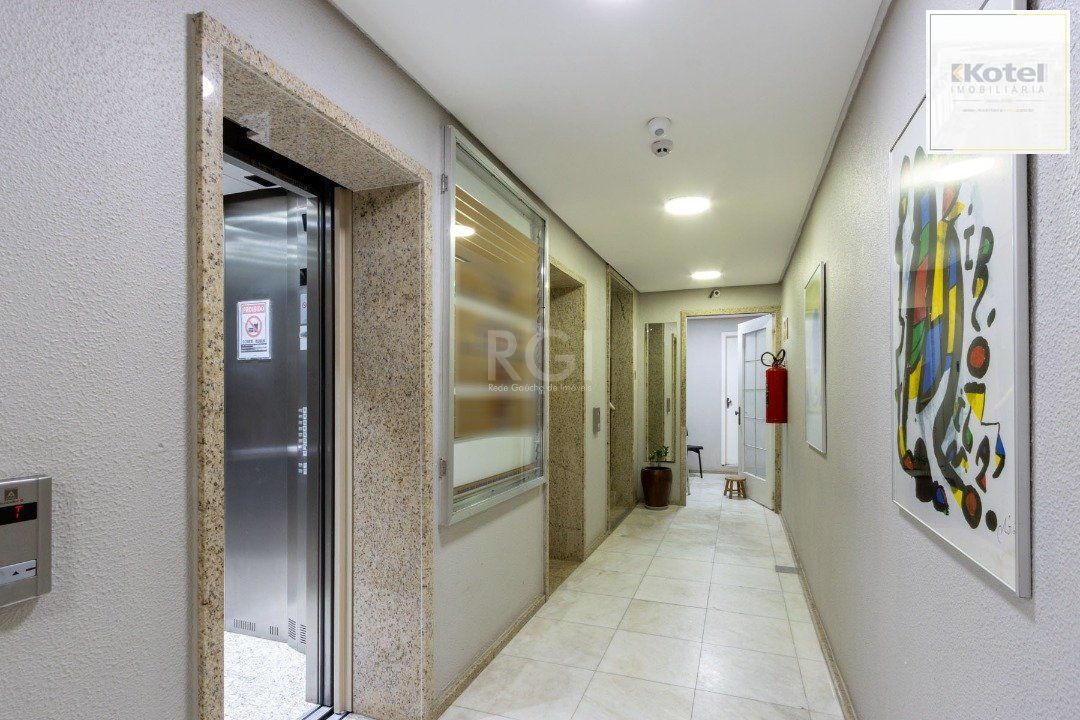 Sala em andar inteiro com 141,77 m2 privativos