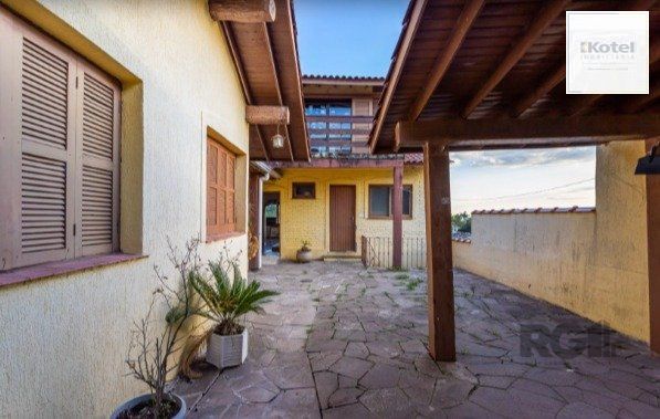 Casa no Bairro Vila Assunção com 4 dormitórios sendo 1 suíte e vista para o Guaíba