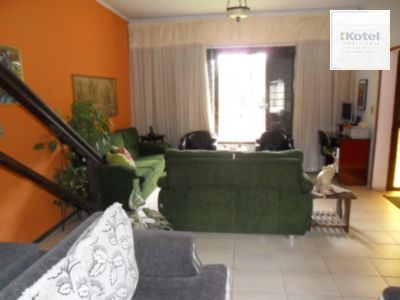 Casa para Venda - 270m², 5 dormitórios, sendo 1 suites, Guarujá — foto 2