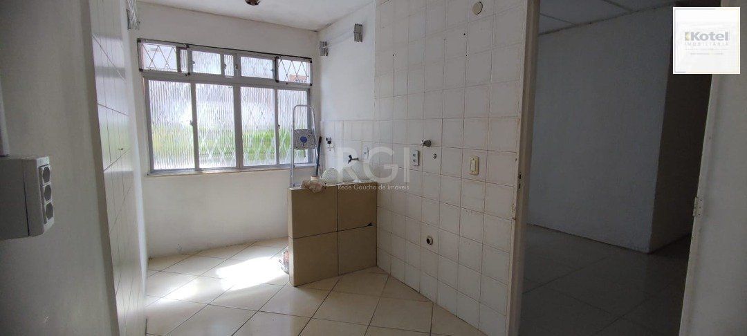 Apartamento com 3 dormitórios, 1 banheiro social e 1 vaga/box