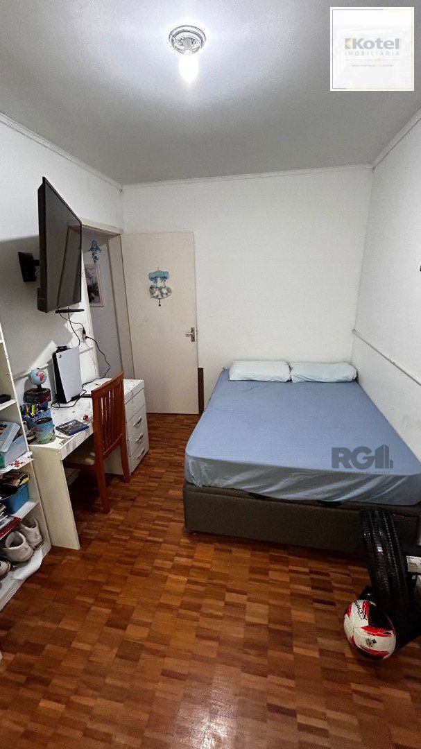 Apartamento de 2 dormitórios, living, cozinha, área de serviço e banheiro social. — foto 3