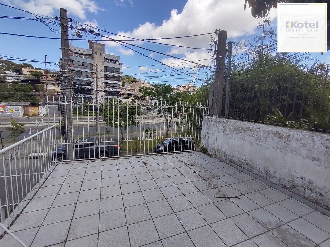 Casa à venda com 3 quartos, 1 vaga e pátio - Bairro Medianeira — foto 3
