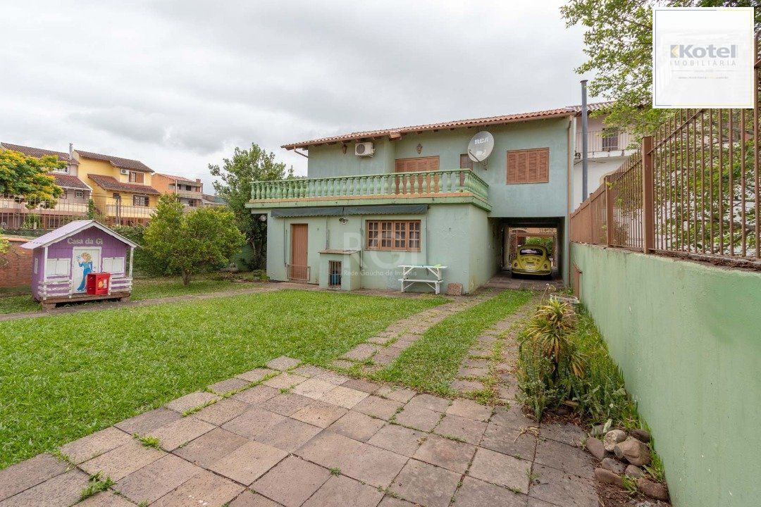 Casa para Venda - 180m², 3 dormitórios, sendo 1 suites, 2 vagas - Guarujá