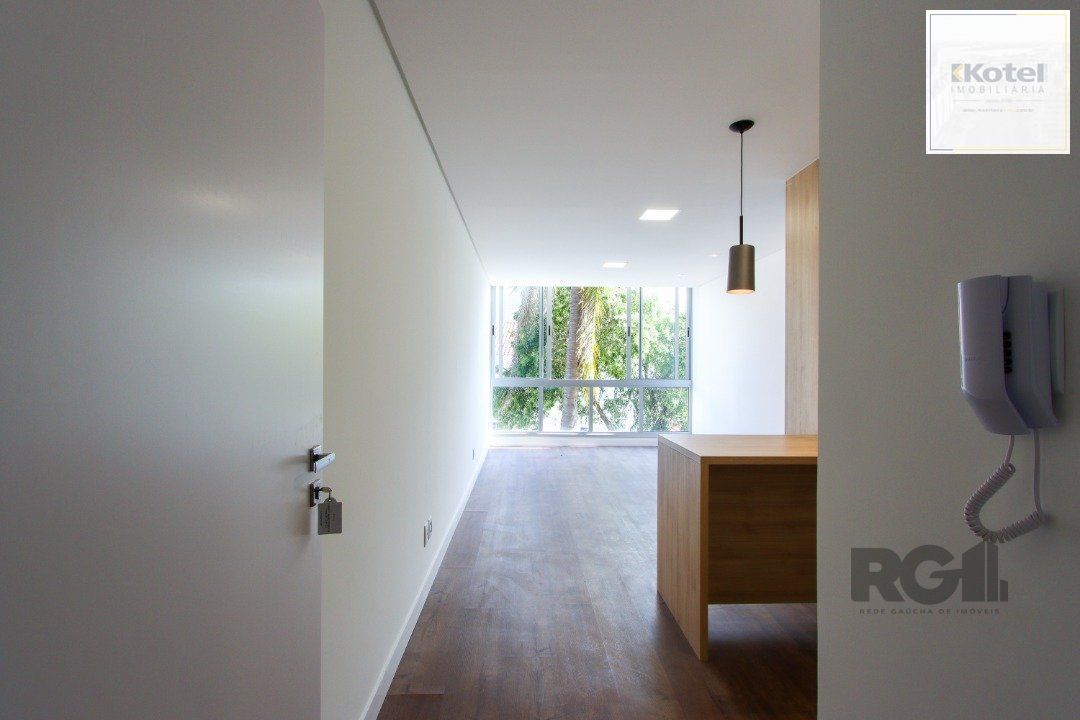 Apartamento em Porto Alegre no Bairro Petrópolis, de 2 quartos, GARDEN , semi mobiliado
