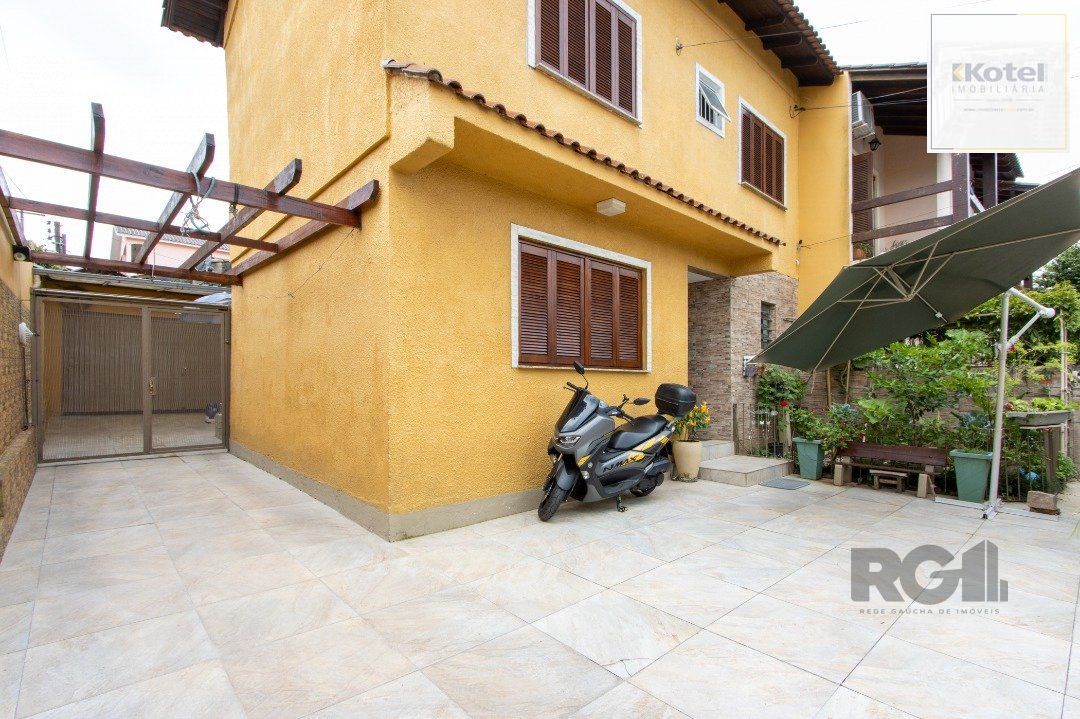 Sobrado, 3 quartos, 2 banheiros, pátio, 2 vagas, piscina - Bairro Vila Nova — foto 2