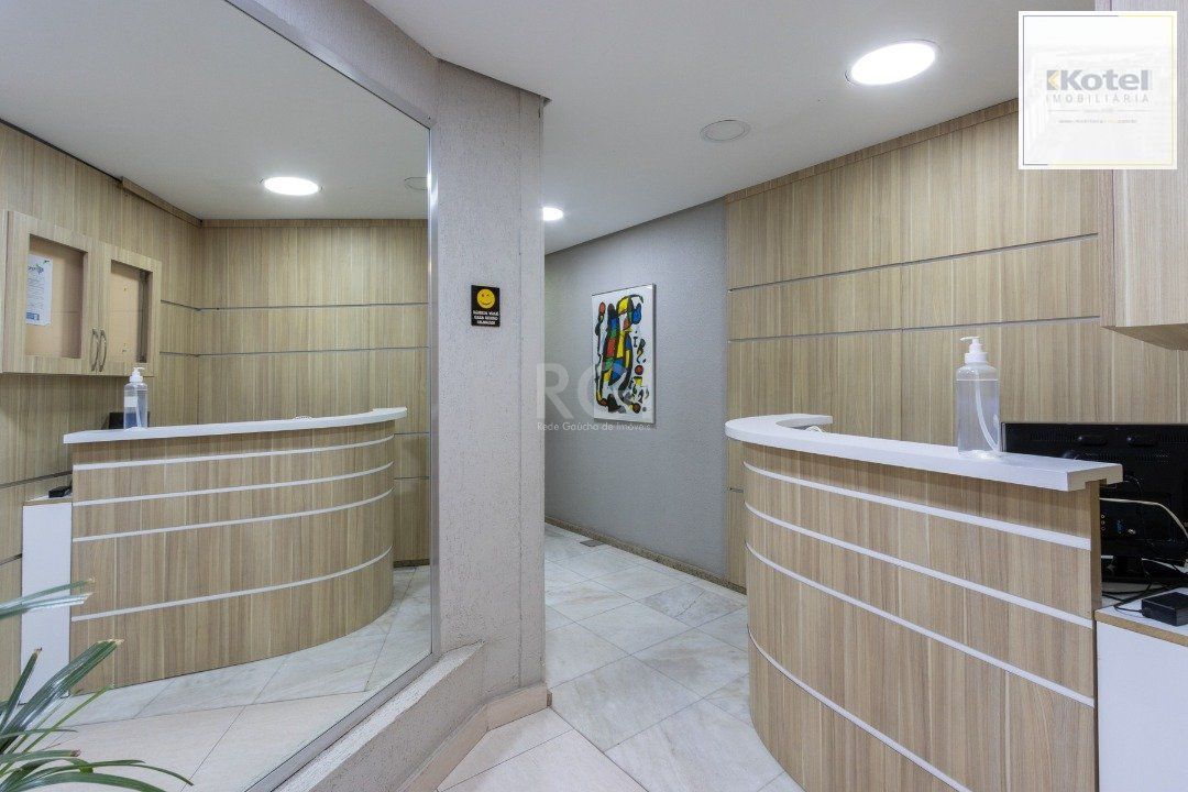 Sala em andar inteiro com 141,77 m2 privativos