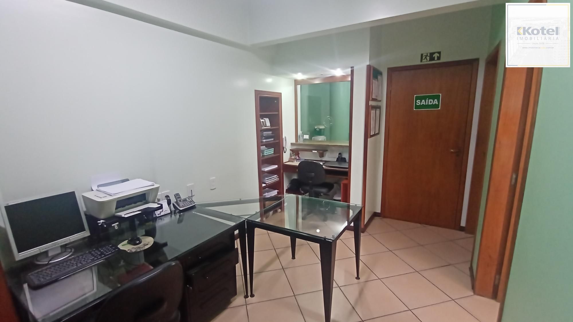 Imóvel comercial com 3 salas e recepção no Centro Histórico