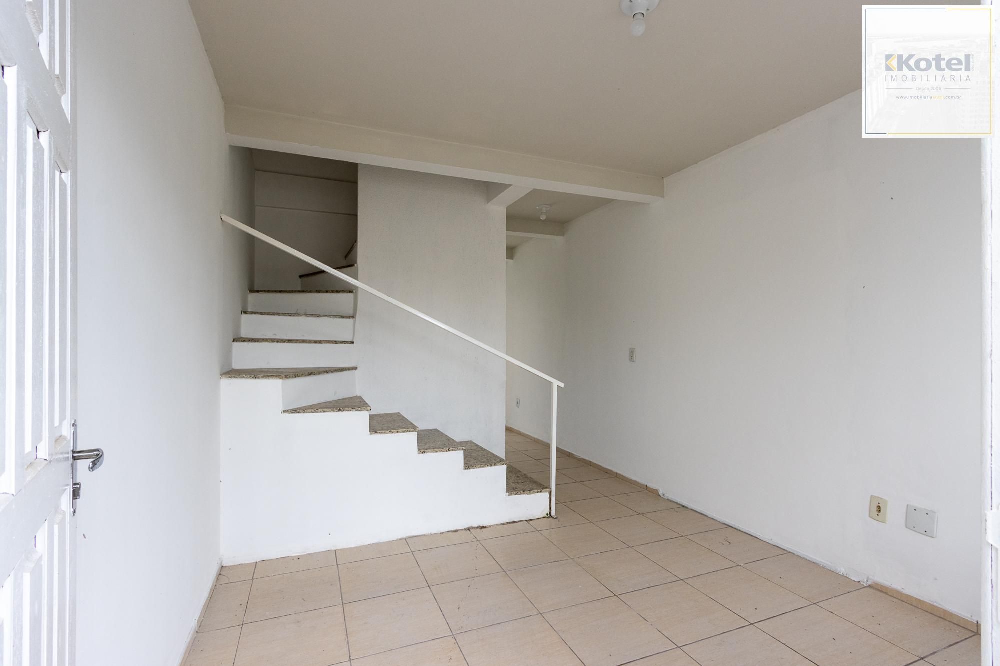 Casa (sobrado), 2 dormitórios, pátio - Bairro Hípica — foto 2