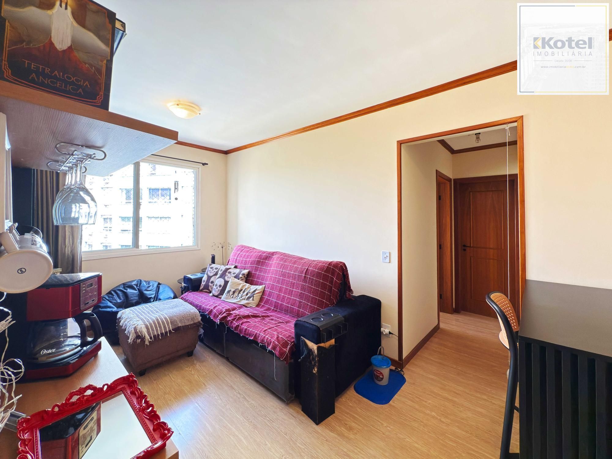 Apartamento de 2 dormitórios e 1 vaga de garagem no Centro Histórico.