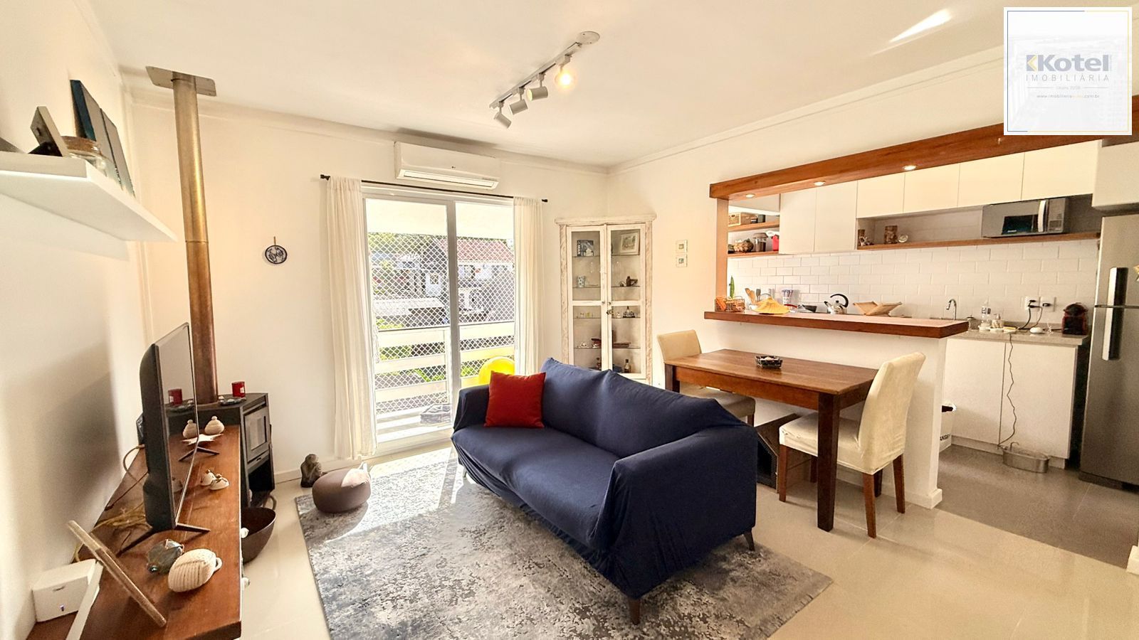 Apartamento reformando, 1 quarto, vaga coberta escriturada - Bairro Camaquã — foto 2