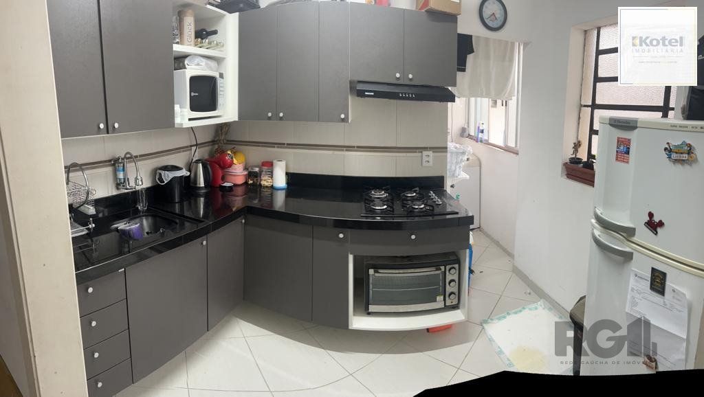 Apartamento de 2 dormitórios, living, cozinha, área de serviço e banheiro social. — foto 5