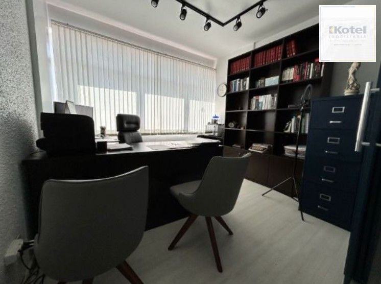 Sala desocupada c/vista p/ o Guaíba - bairro Centro
