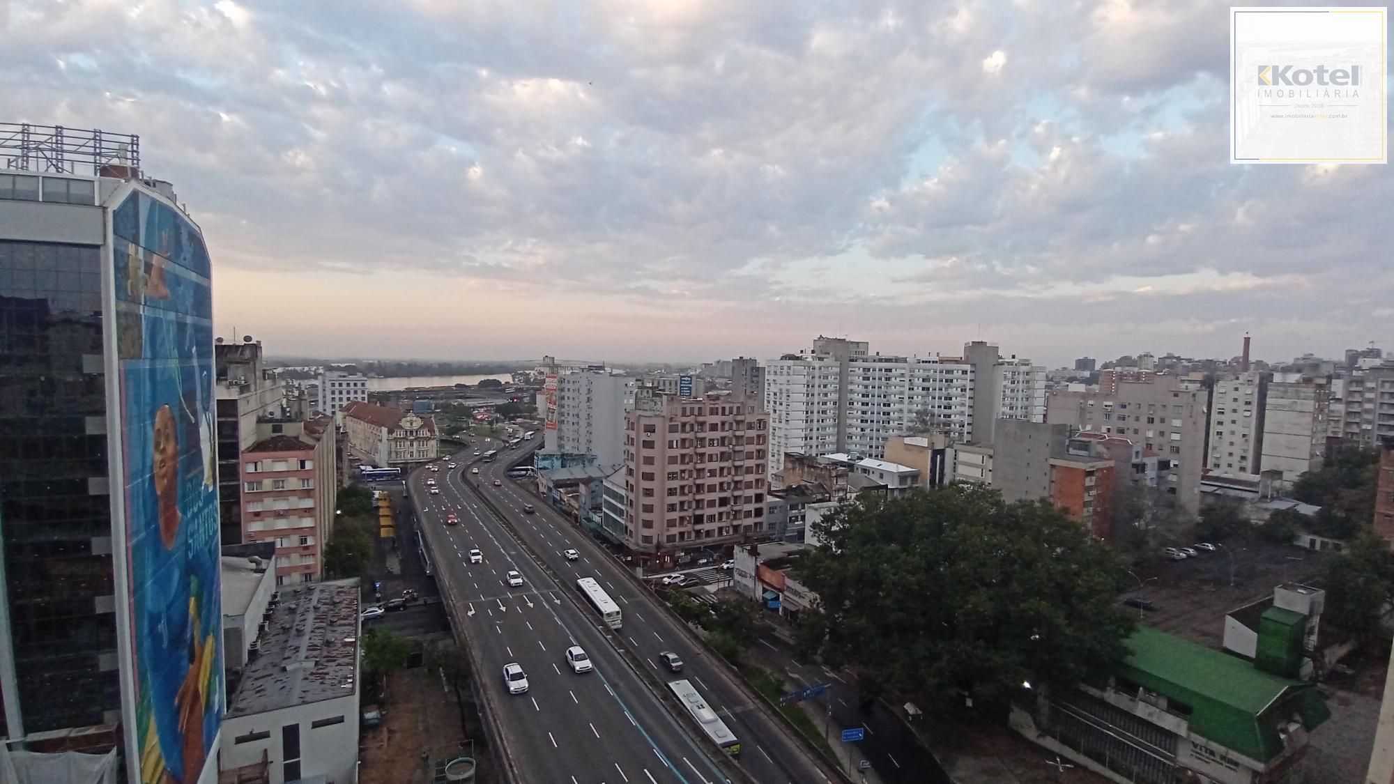 Apartamento com 4 dormitórios no Centro de Porto Alegre