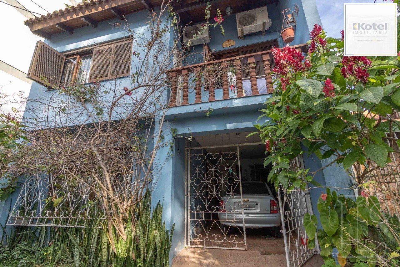 Sobrado para Venda - 241m², 4 dormitórios, sendo 1 suites, 1 vaga - Camaquã — foto 2