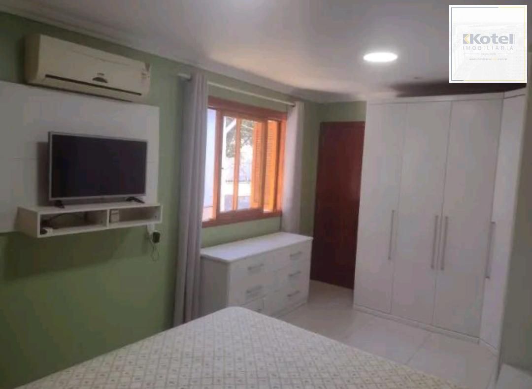 Casa á venda com 3 dormitórios no bairro Lomba do Pinheiro em Porto Alegre.