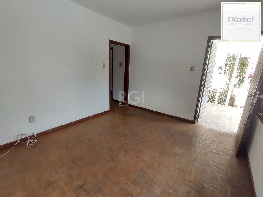 Casa à venda com 3 quartos, 1 vaga e pátio - Bairro Medianeira — foto 4