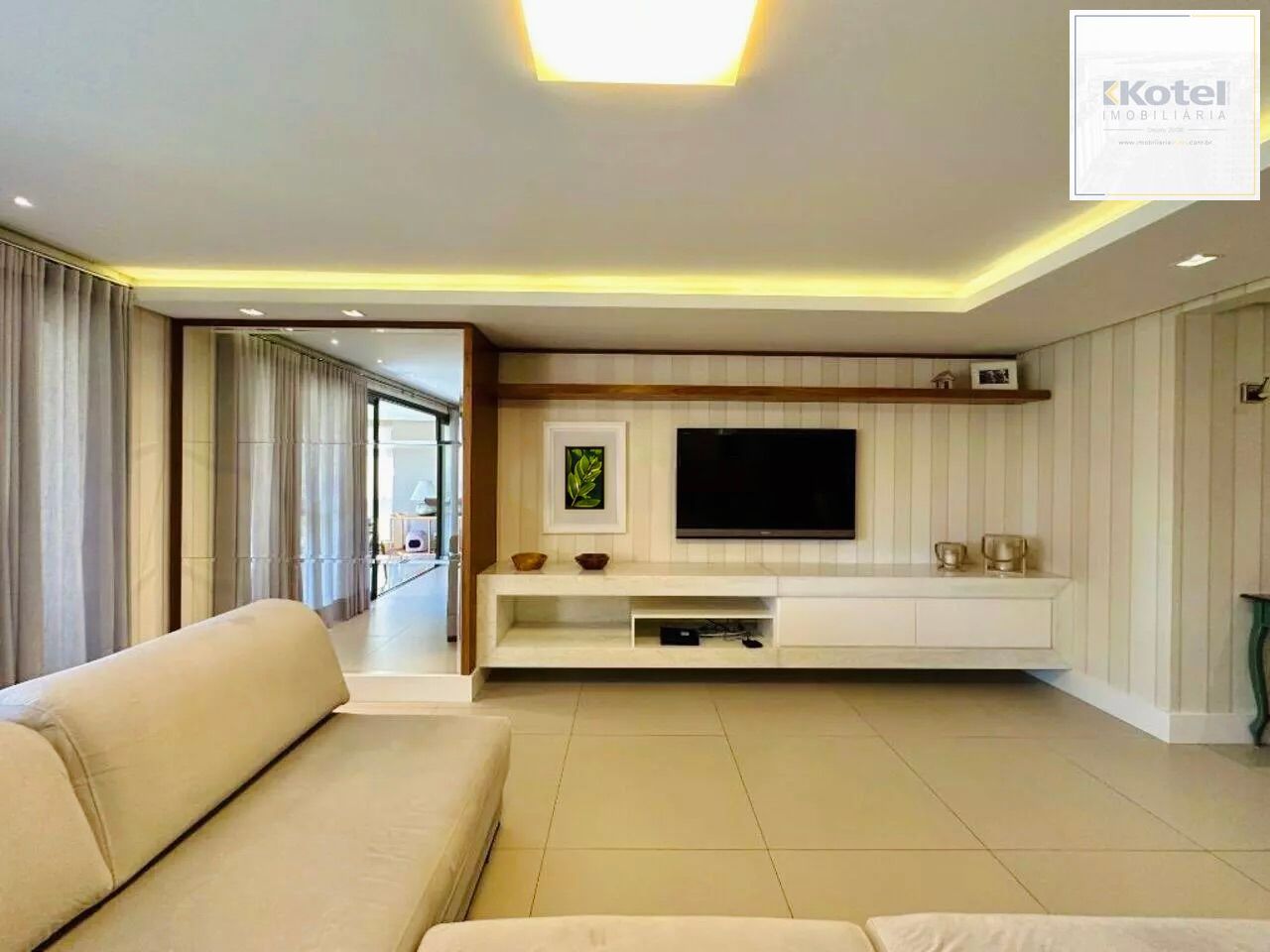 Apartamento a venda com 3 suítes no Condomínio Royal Palace Canoas