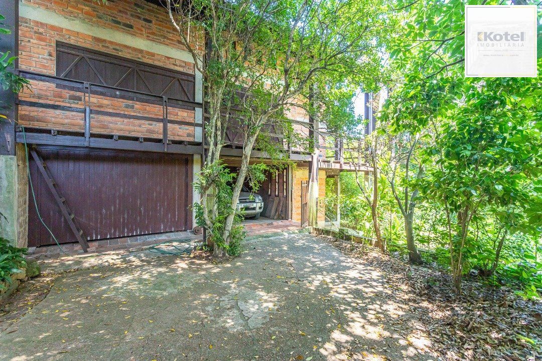 Casa 4 dormitórios, Altos da Vila Nova, Zona Sul, Porto Alegre.