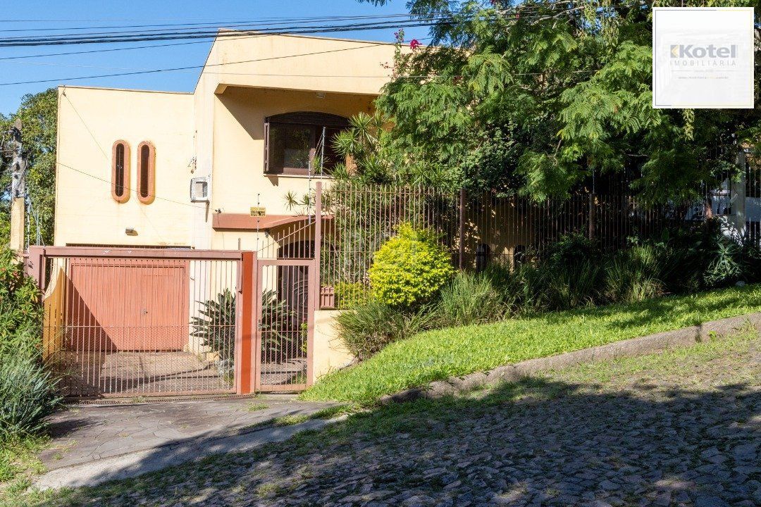 Sobrado com 345m² privativos, 3 suites, 2 vagas, churrasqueira. pátio com piscina - Bairro Cristal — foto 5