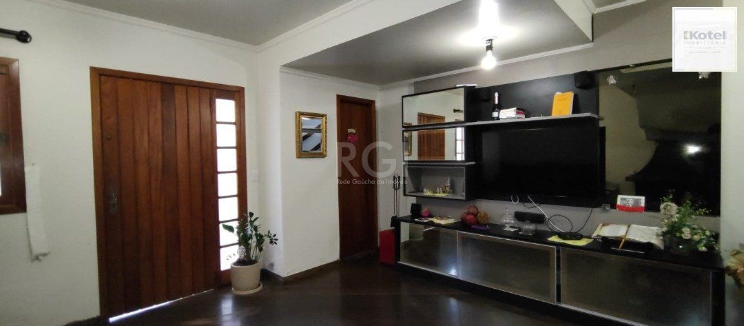 Casa para Venda - 180m², 4 dormitórios, sendo 1 suites, 3 vagas - Campo Novo