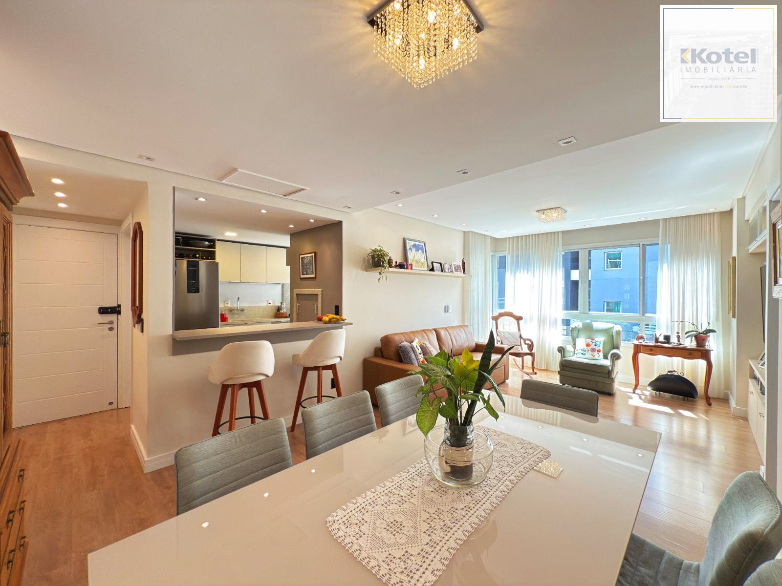 Excelente apartamento de 3 dormitórios, 1 suíte e 2 vagas de garagem.