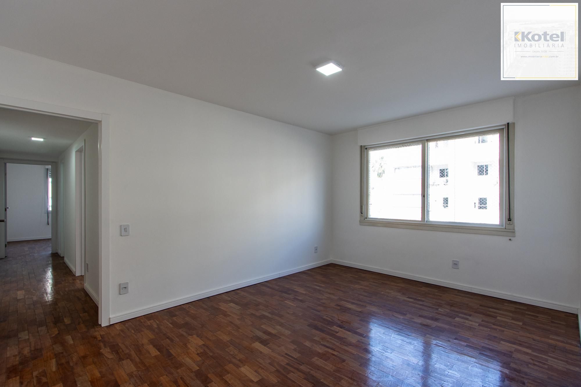 Apartamento no Menino Deus com 2 dormitórios e garagem — foto 2