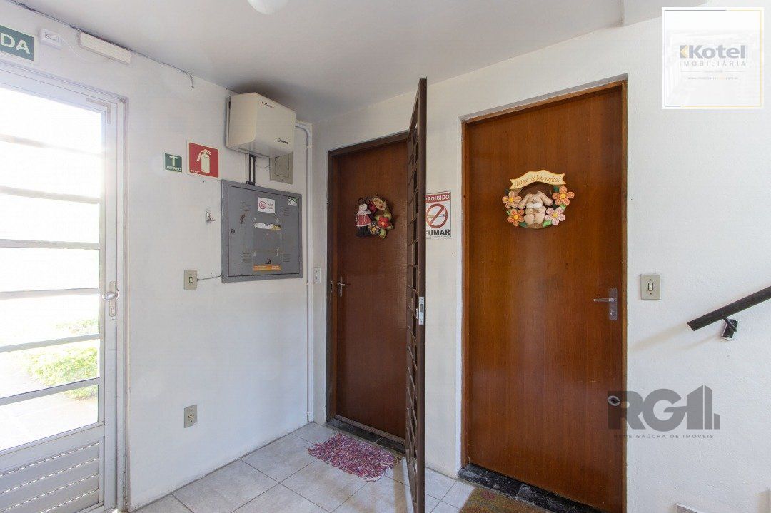 Apartamento semimobiliado com 2 dormitórios, banheiro social e 1vaga rotativa