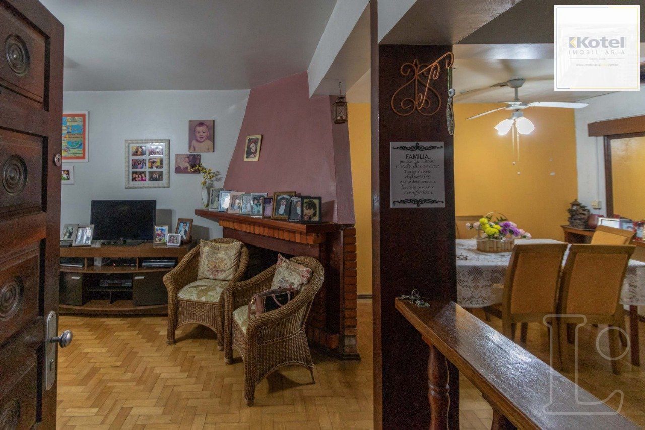 Sobrado para Venda - 241m², 4 dormitórios, sendo 1 suites, 1 vaga - Camaquã — foto 4