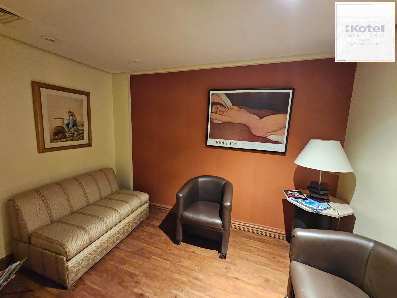 Sala comercial a 1 quadra do Parcão