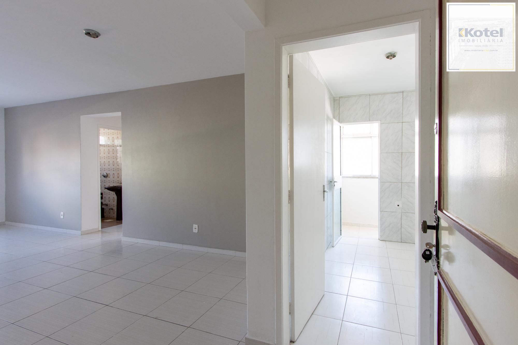 Apartamento de 02 dormitórios, banheiro social e lavabo. Vista panorâmica, cozinha ampla e área de serviço  ampla. — foto 2