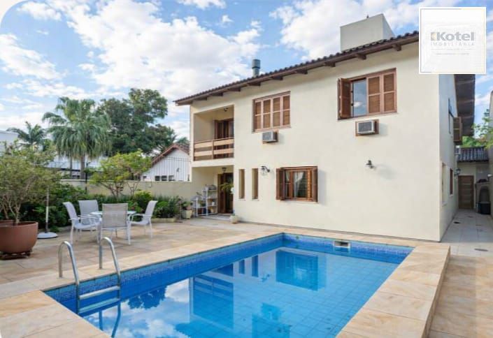 Casa à venda com 5 dormitórios, 392m² e 4 vagas no bairro Vila Assunção, Zona Sul de Porto Alegre