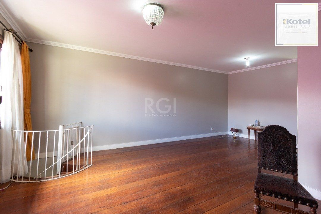 Casa para Venda - 202m², 3 dormitórios, sendo 1 suites, 2 vagas - Cristal — foto 4
